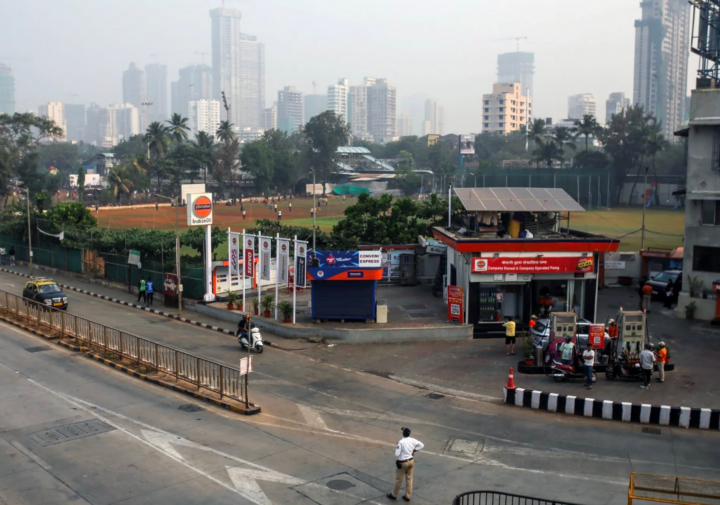 Đang trên đà vượt Đức và Nhật, nền kinh tế châu Á này bất ngờ chịu cú sốc từ xung đột Iran-Israel - Ảnh 1.