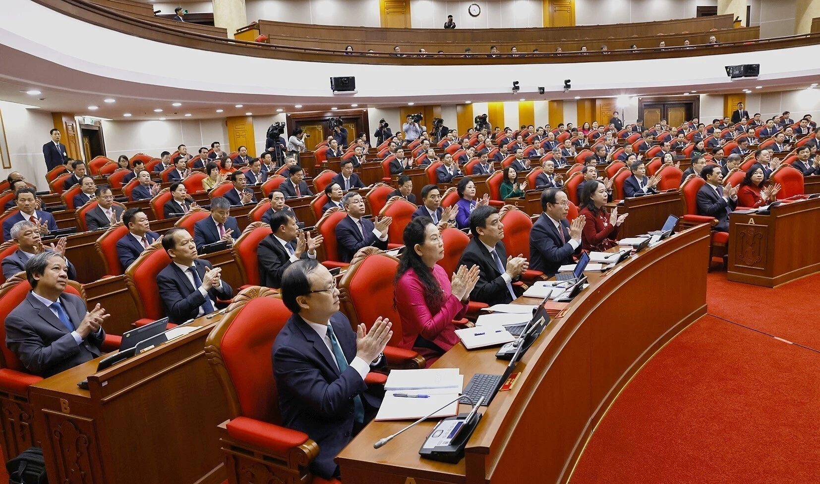 Khai mạc Hội nghị Trung ương 2 khóa XIV: Nhiệm vụ quan trọng Cho phát triển đất nước 2026 - Ảnh 10. Khai mạc Hội nghị Trung ương 2 khóa XIV: Nhiệm vụ quan trọng Cho phát triển đất nước 2026 - Ảnh 10.