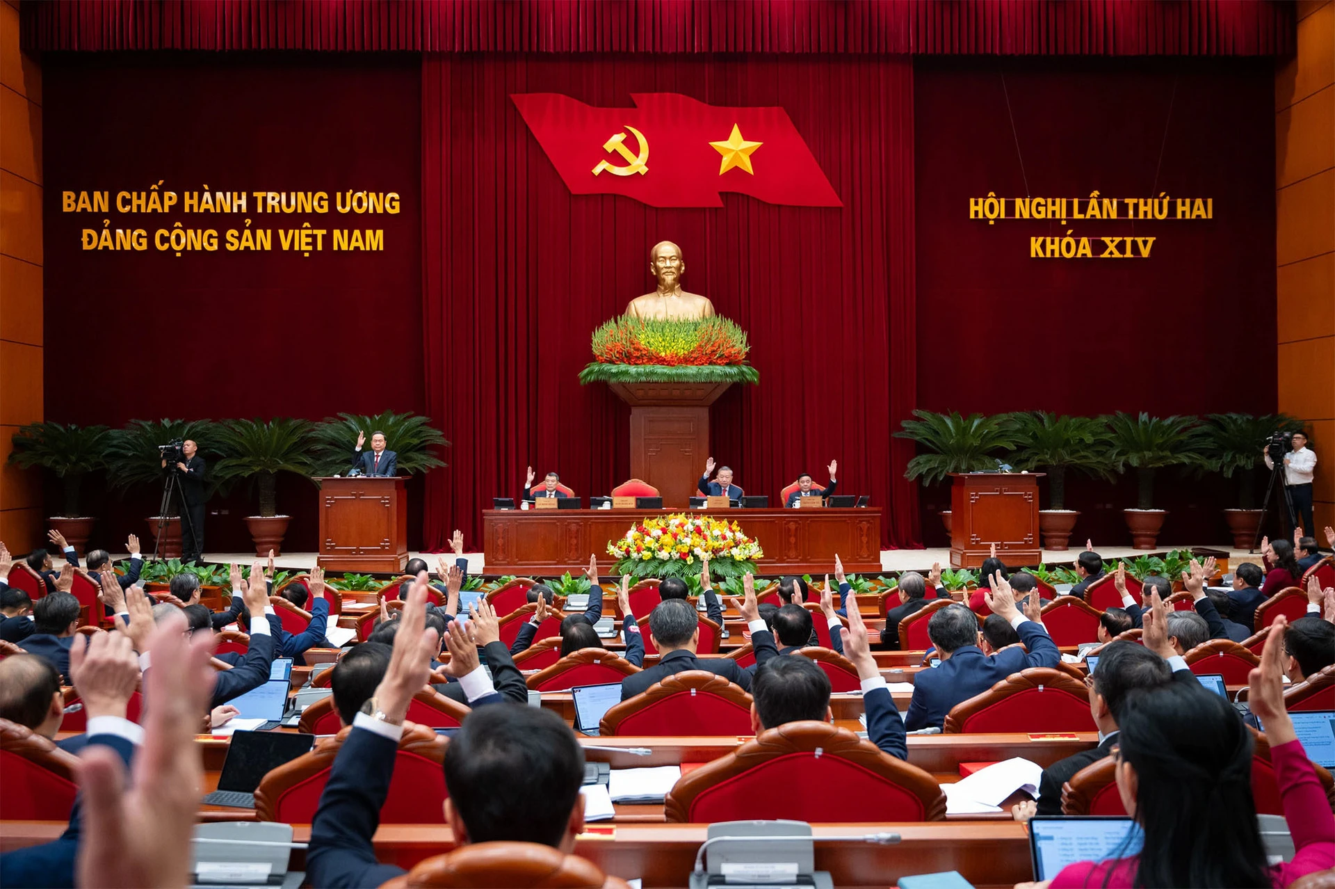 Khai mạc Hội nghị Trung ương 2 khóa XIV: Nhiệm vụ quan trọng Cho phát triển đất nước 2026 - Ảnh 4. Khai mạc Hội nghị Trung ương 2 khóa XIV: Nhiệm vụ quan trọng Cho phát triển đất nước 2026 - Ảnh 4.