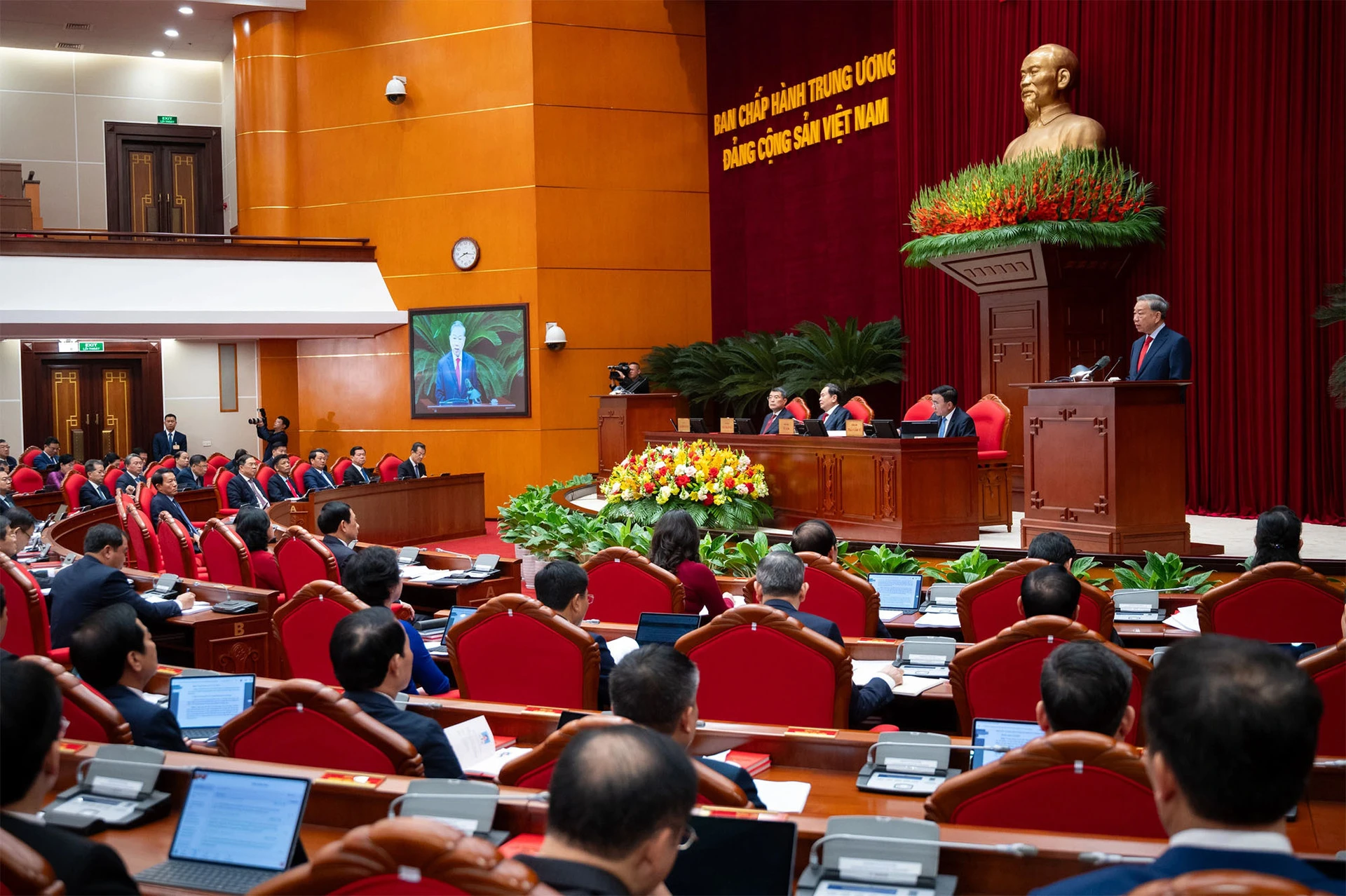 Khai mạc Hội nghị Trung ương 2 khóa XIV: Nhiệm vụ quan trọng Cho phát triển đất nước 2026 - Ảnh 8. Khai mạc Hội nghị Trung ương 2 khóa XIV: Nhiệm vụ quan trọng Cho phát triển đất nước 2026 - Ảnh 8.