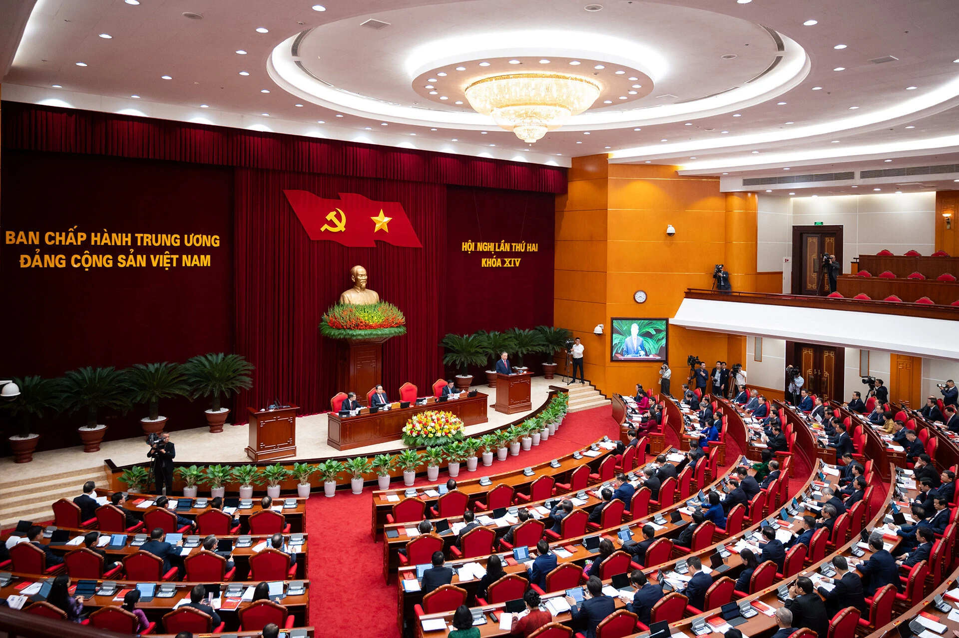 Khai mạc Hội nghị Trung ương 2 khóa XIV: Nhiệm vụ quan trọng Cho phát triển đất nước 2026 - Ảnh 12. Khai mạc Hội nghị Trung ương 2 khóa XIV: Nhiệm vụ quan trọng Cho phát triển đất nước 2026 - Ảnh 12.