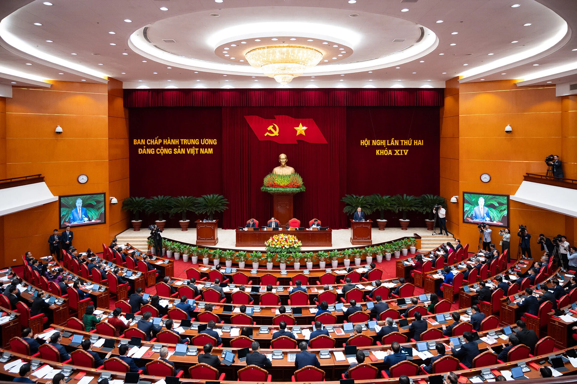 Khai mạc Hội nghị Trung ương 2 khóa XIV: Nhiệm vụ quan trọng Cho phát triển đất nước 2026 - Ảnh 1. Khai mạc Hội nghị Trung ương 2 khóa XIV: Nhiệm vụ quan trọng Cho phát triển đất nước 2026 - Ảnh 1.