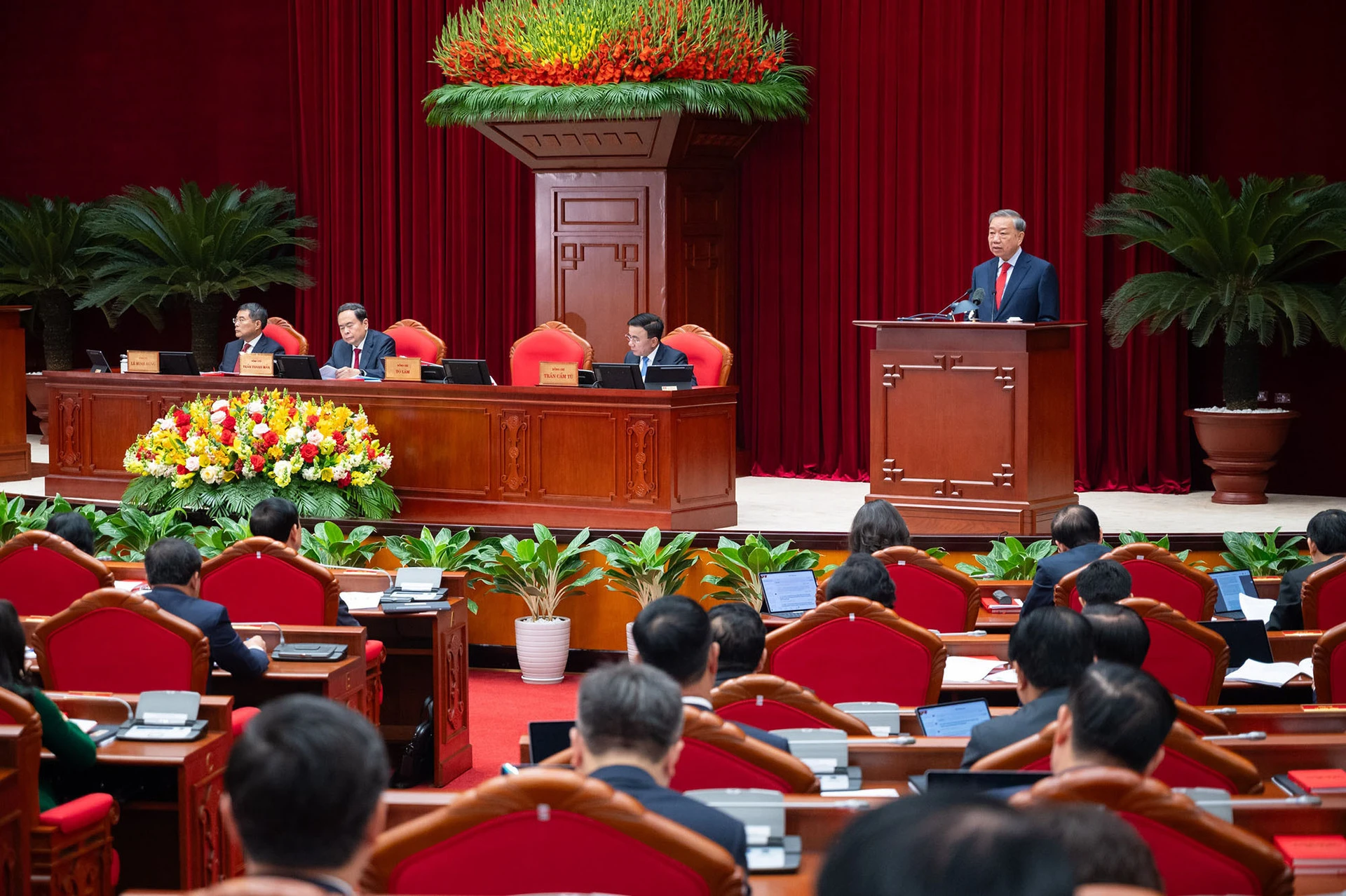 Khai mạc Hội nghị Trung ương 2 khóa XIV: Nhiệm vụ quan trọng Cho phát triển đất nước 2026 - Ảnh 2. Khai mạc Hội nghị Trung ương 2 khóa XIV: Nhiệm vụ quan trọng Cho phát triển đất nước 2026 - Ảnh 2.