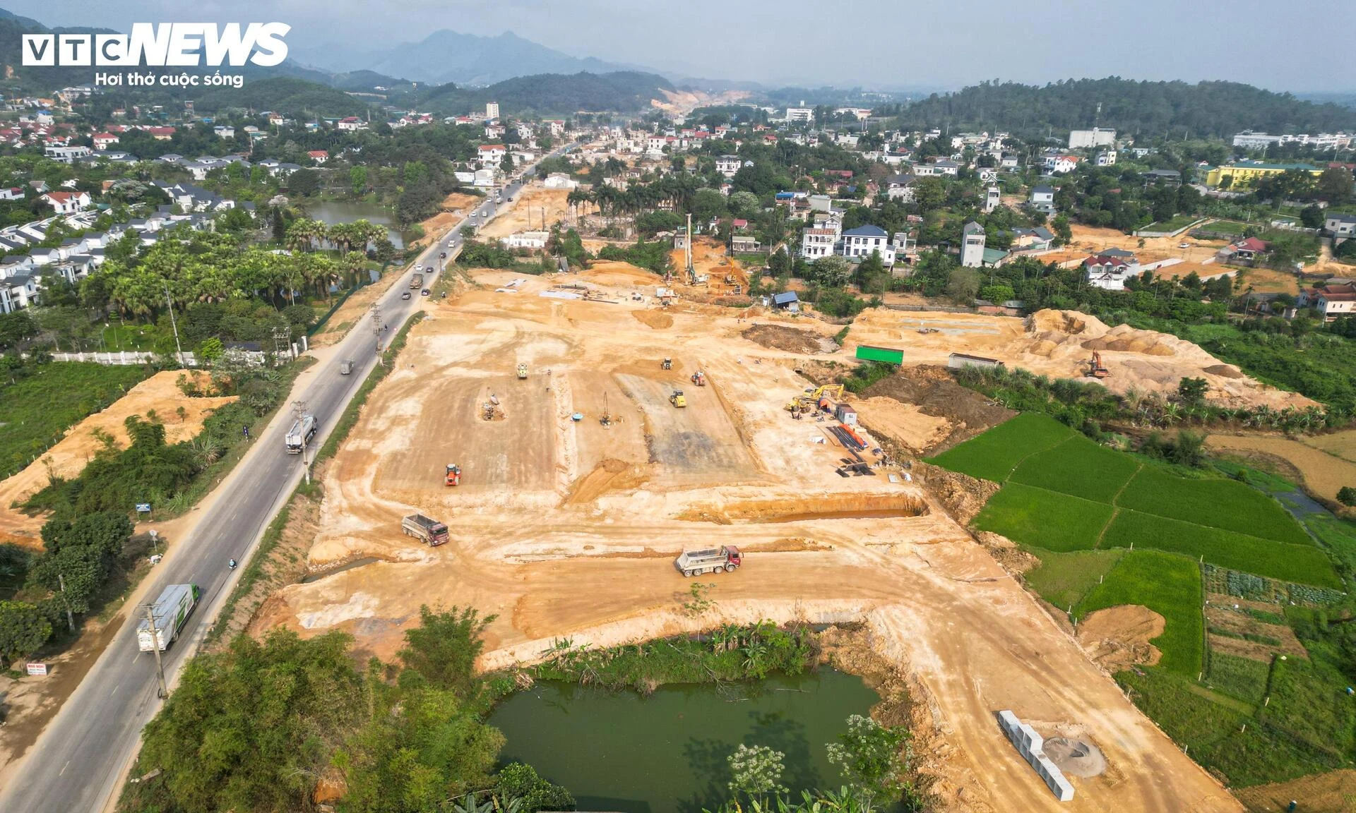 Công trường cao tốc 5 . 200 Tỷ đồng kết nối Đại lộ Thăng Long và Hà Nội - hòa bình - Ảnh 13. Công trường cao tốc 5 . 200 Tỷ đồng kết nối Đại lộ Thăng Long và Hà Nội - hòa bình - Ảnh 13.