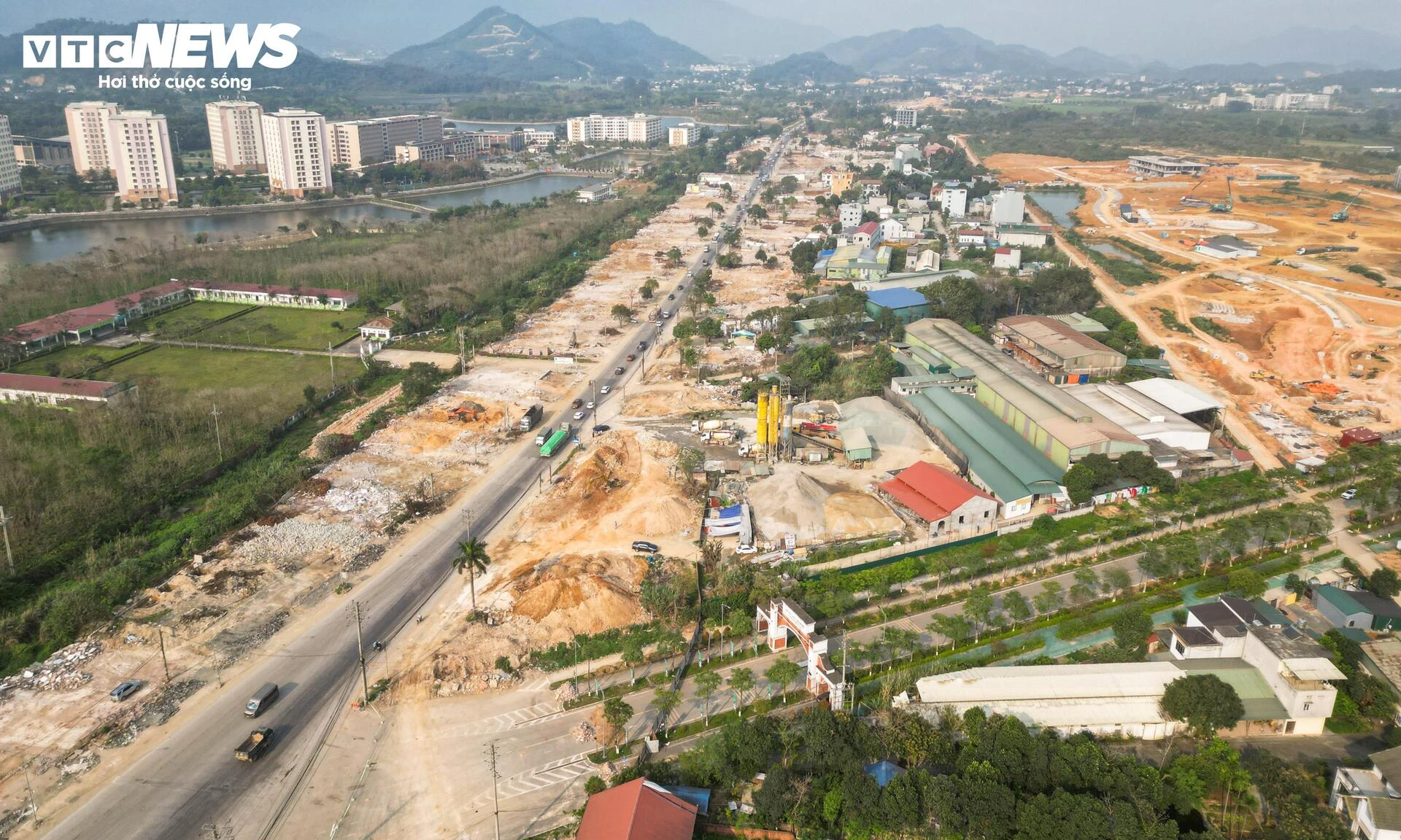 Công trường cao tốc 5 . 200 Tỷ đồng kết nối Đại lộ Thăng Long và Hà Nội - hòa bình - Ảnh 1. Công trường cao tốc 5 . 200 Tỷ đồng kết nối Đại lộ Thăng Long và Hà Nội - hòa bình - Ảnh 1.