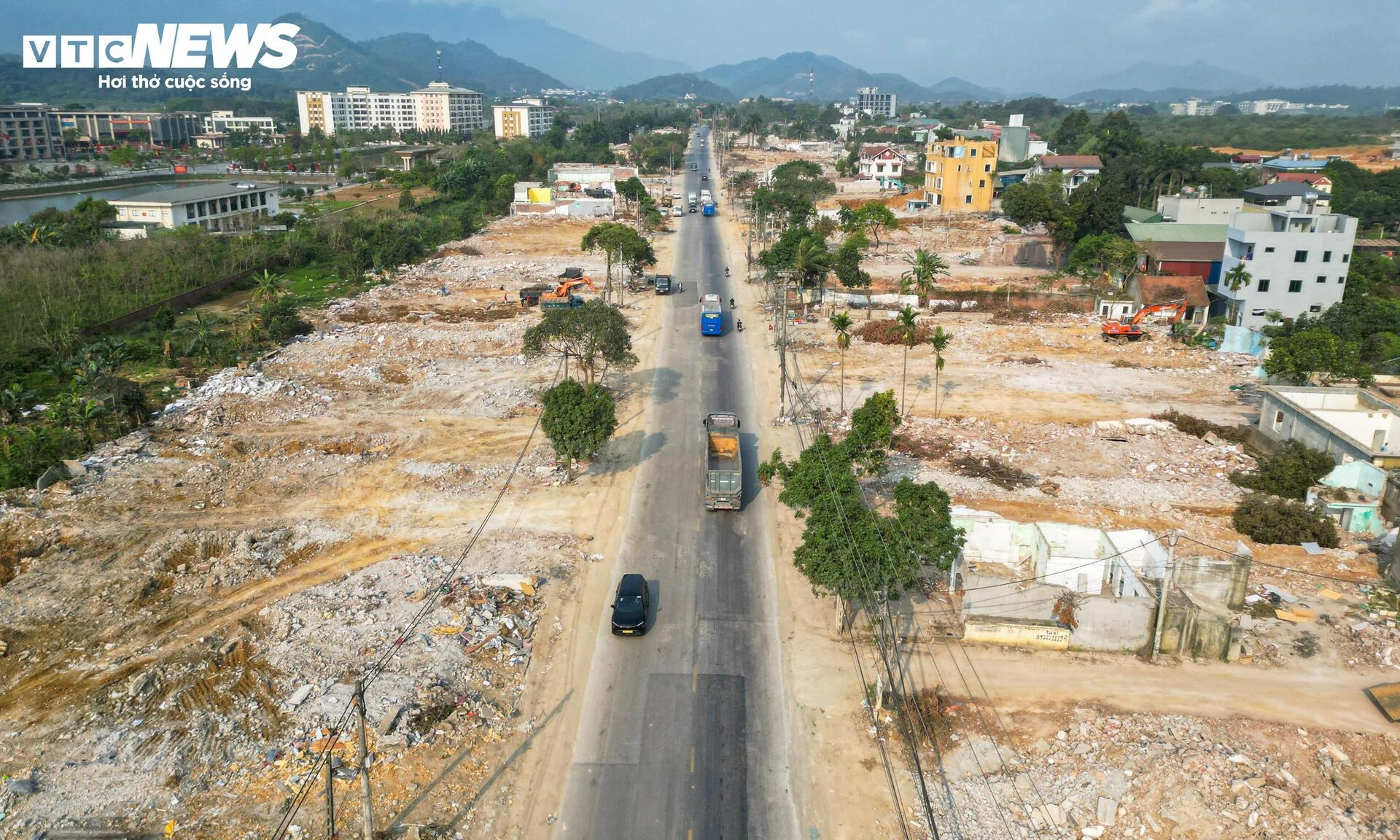 Công trường cao tốc 5 . 200 Tỷ đồng kết nối Đại lộ Thăng Long và Hà Nội - hòa bình - Ảnh 4. Công trường cao tốc 5 . 200 Tỷ đồng kết nối Đại lộ Thăng Long và Hà Nội - hòa bình - Ảnh 4.