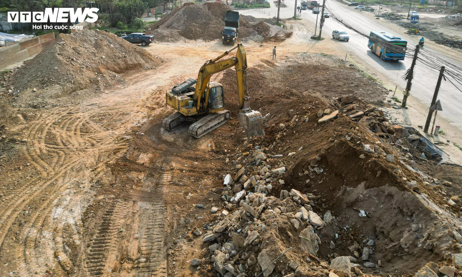 Công trường cao tốc 5 . 200 Tỷ đồng kết nối Đại lộ Thăng Long và Hà Nội - hòa bình - Ảnh 5. Công trường cao tốc 5 . 200 Tỷ đồng kết nối Đại lộ Thăng Long và Hà Nội - hòa bình - Ảnh 5.