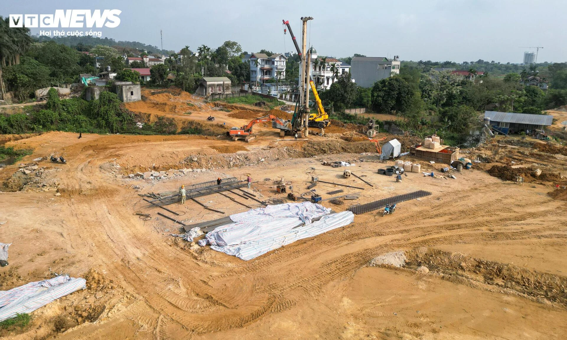 Công trường cao tốc 5 . 200 Tỷ đồng kết nối Đại lộ Thăng Long và Hà Nội - hòa bình - Ảnh 6. Công trường cao tốc 5 . 200 Tỷ đồng kết nối Đại lộ Thăng Long và Hà Nội - hòa bình - Ảnh 6.