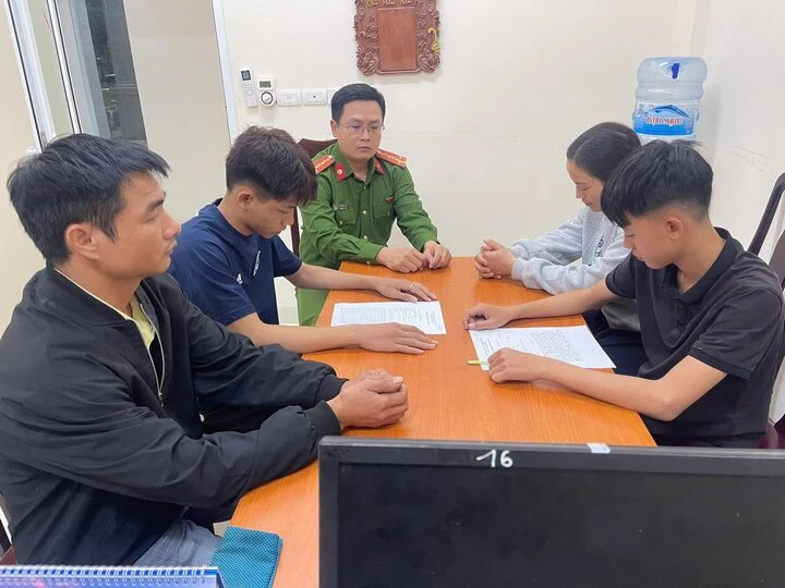 Triệu tập 2 thiếu niên lạng lách gây tai nạn cho phụ nữ ven đường - Ảnh 1.
