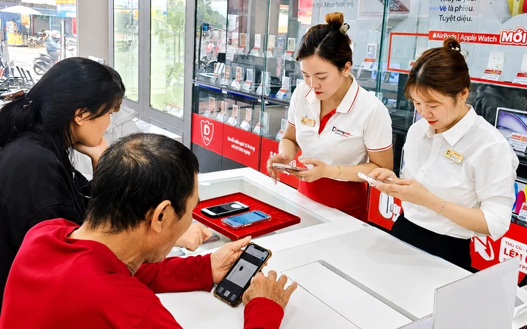 Cơn sốt "vớt vát" đồ công nghệ cũ: Bạn đã mang máy đi định giá chưa? - Ảnh 1.