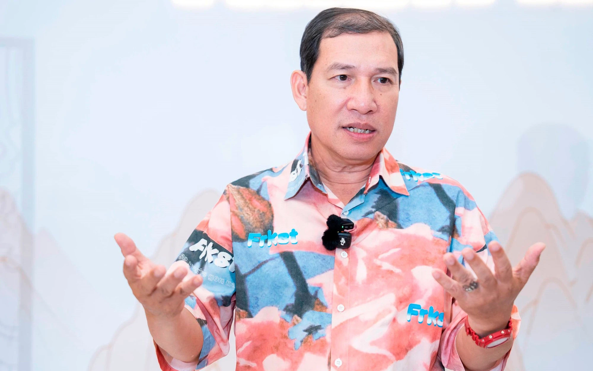 NSƯT Quang Thắng chia sẻ cảm nhận sau khi xem "Đất Nước Thiên Hùng Ca". Ảnh: MH
