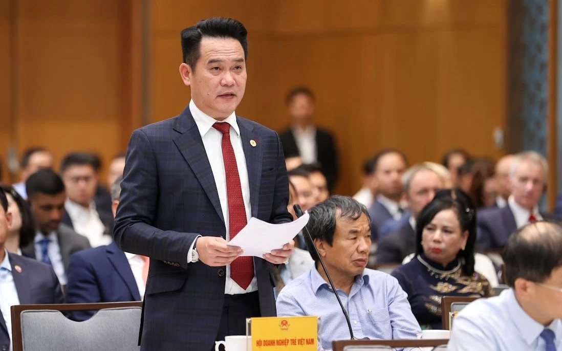 Ông Đặng Hồng Anh, Chủ tịch Hội Doanh nhân trẻ Việt Nam, nêu kiến nghị. Ảnh: VGP