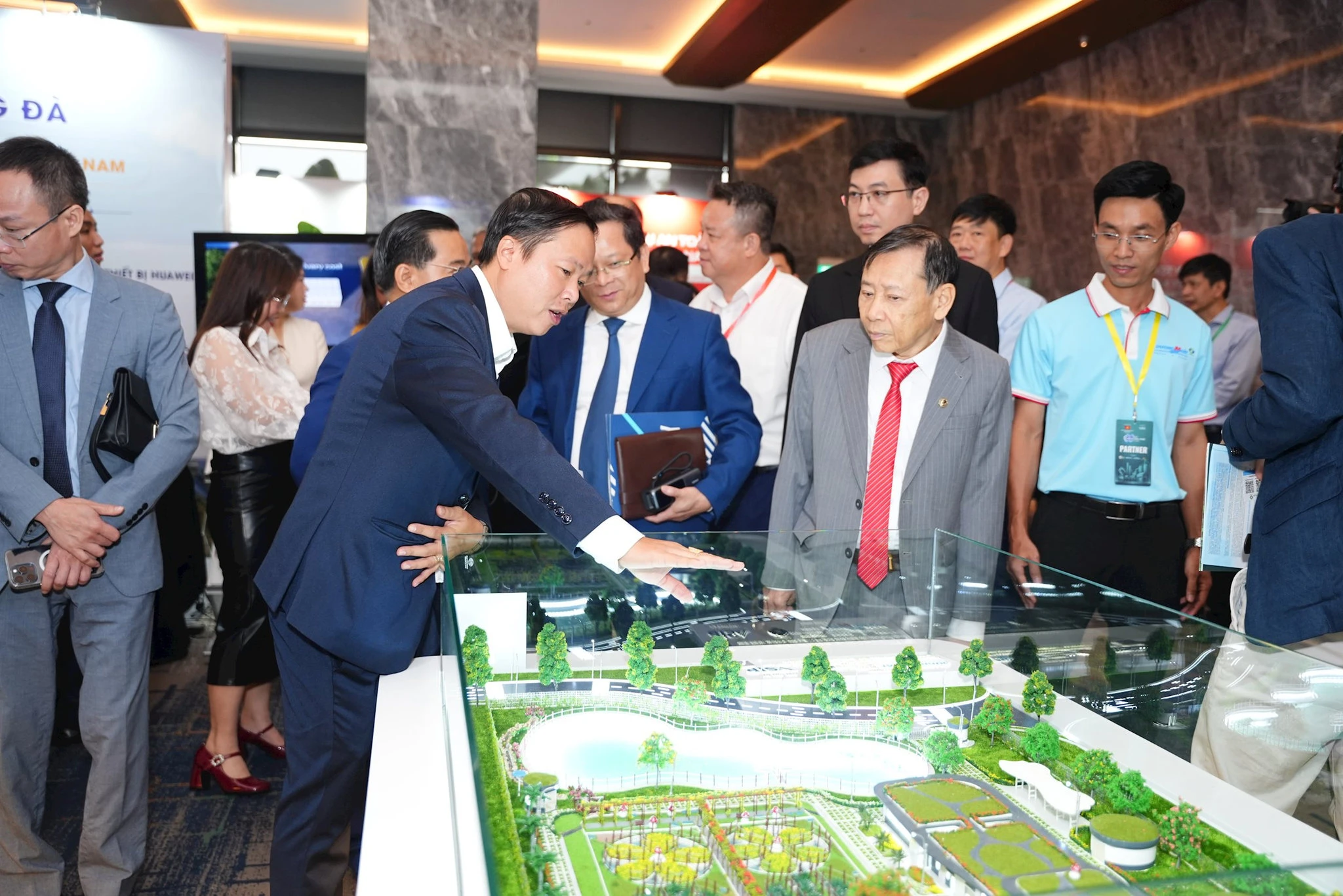 TP cảng là nơi bàn bạc về lĩnh vực đóng góp 10% GDP của VN, thu hút “đại bàng” từ Mỹ, TQ, Nhật… đầu tư - Ảnh 5. TP cảng là nơi bàn bạc về lĩnh vực đóng góp 10% GDP của VN, thu hút “đại bàng” từ Mỹ, TQ, Nhật… đầu tư - Ảnh 5.