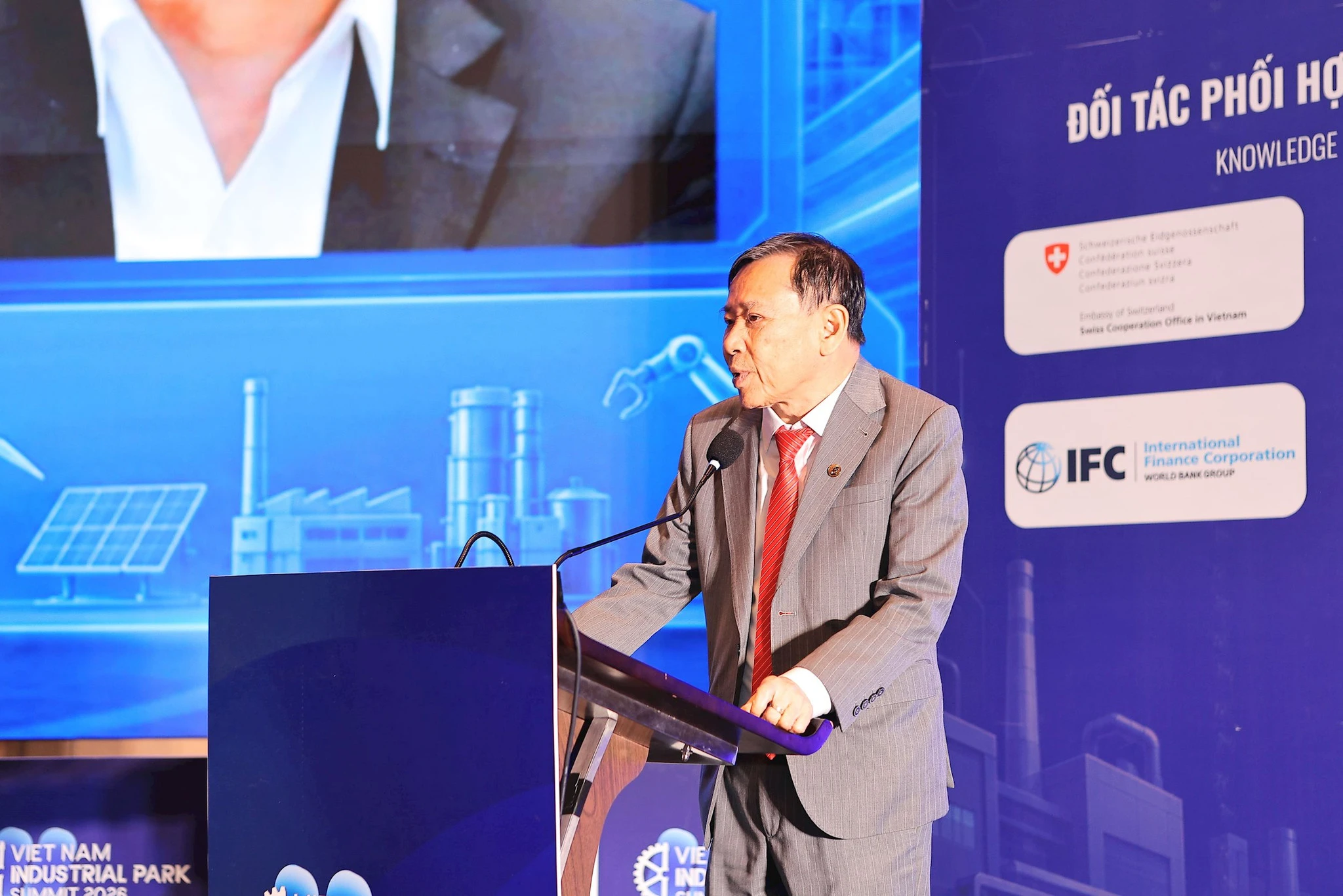 TP cảng là nơi bàn bạc về lĩnh vực đóng góp 10% GDP của VN, thu hút “đại bàng” từ Mỹ, TQ, Nhật… đầu tư - Ảnh 2. TP cảng là nơi bàn bạc về lĩnh vực đóng góp 10% GDP của VN, thu hút “đại bàng” từ Mỹ, TQ, Nhật… đầu tư - Ảnh 2.