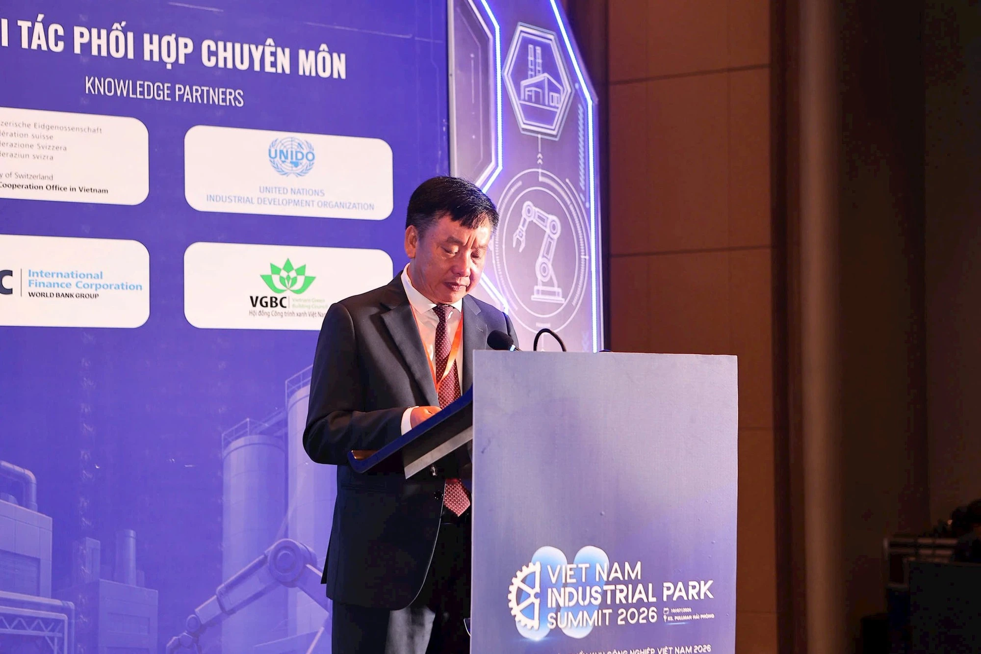 TP cảng là nơi bàn bạc về lĩnh vực đóng góp 10% GDP của VN, thu hút “đại bàng” từ Mỹ, TQ, Nhật… đầu tư - Ảnh 4. TP cảng là nơi bàn bạc về lĩnh vực đóng góp 10% GDP của VN, thu hút “đại bàng” từ Mỹ, TQ, Nhật… đầu tư - Ảnh 4.