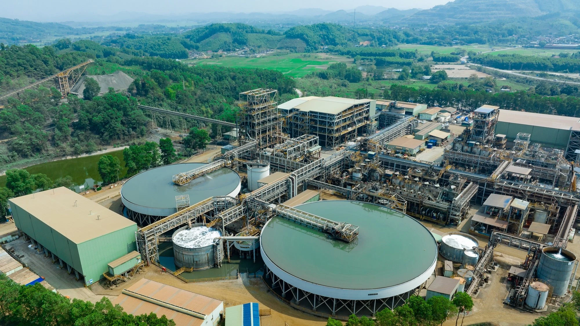 Nắm mỏ quặng vonfram "khủng" nhưng thiếu đúng 1 mắt xích: Tập đoàn Hàn Quốc buộc phải tìm đến Việt Nam - Ảnh 2. Nắm mỏ quặng vonfram "khủng" nhưng thiếu đúng 1 mắt xích: Tập đoàn Hàn Quốc buộc phải tìm đến Việt Nam - Ảnh 2.