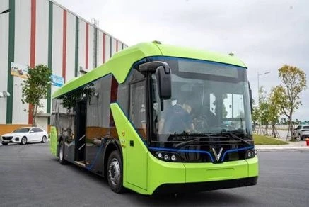 Vingroup có thông báo đặc biệt liên quan đến tuyến buýt 0 đồng từ Hà Nội đến siêu dự án 18 tỷ USD - Ảnh 1. Vingroup có thông báo đặc biệt liên quan đến tuyến buýt 0 đồng từ Hà Nội đến siêu dự án 18 tỷ USD - Ảnh 1.